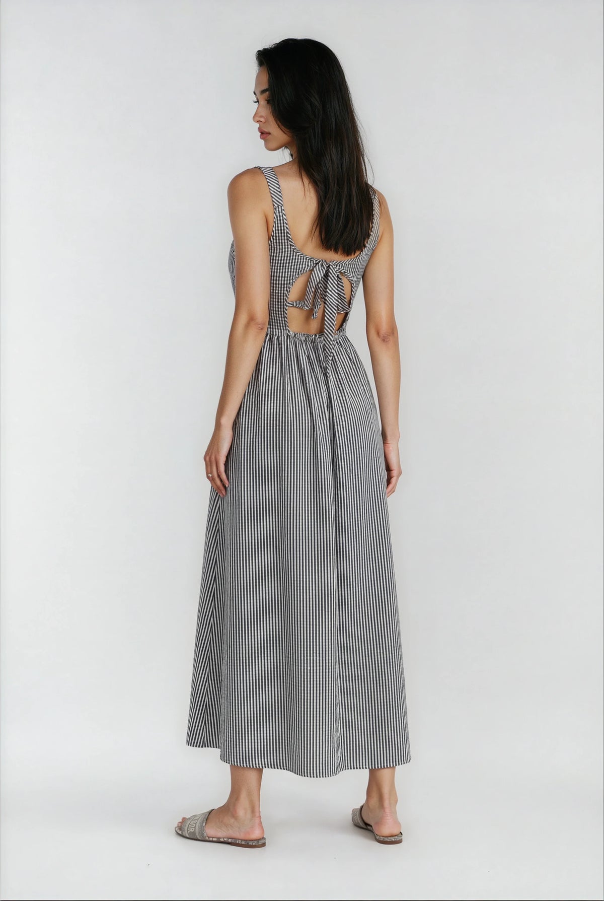 Jules - Lightweight Tie Back Midi Dress In Black Stripe